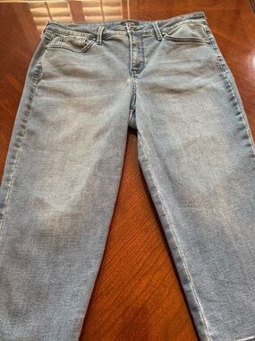 NYDJ Women's Capri Jeans in Light Blue Wash-Size 10